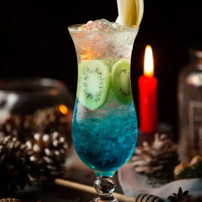 blue-lagoon-cocktail-with-ice-ki
