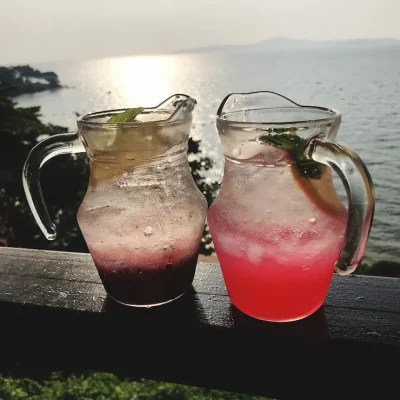 close-up-ice-cream-table_1048944