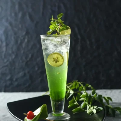 cocktail-glass-table_1048944-376