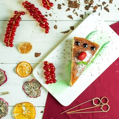 top-view-cheesecake-with-red-cur